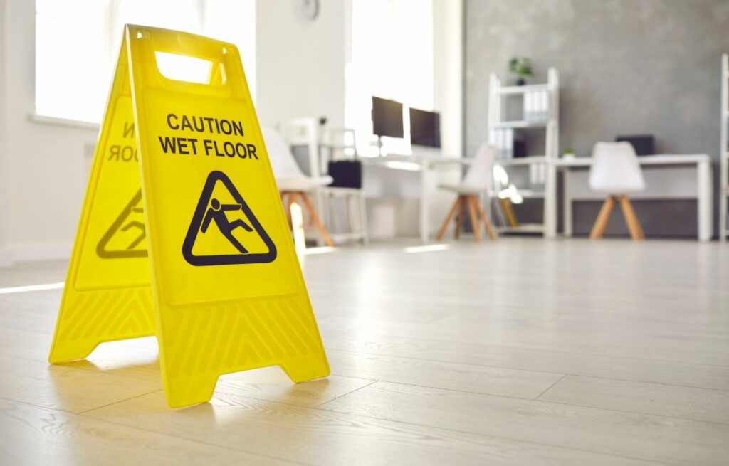 RISKS OF DIY COMMERCIAL CLEANING